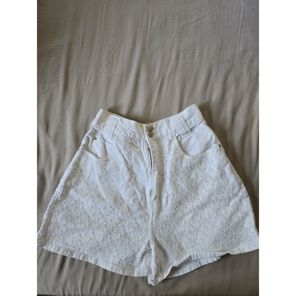 Vintage 90S Contempo Casuals Women’s White Jean Shorts with lace overlay Size 7